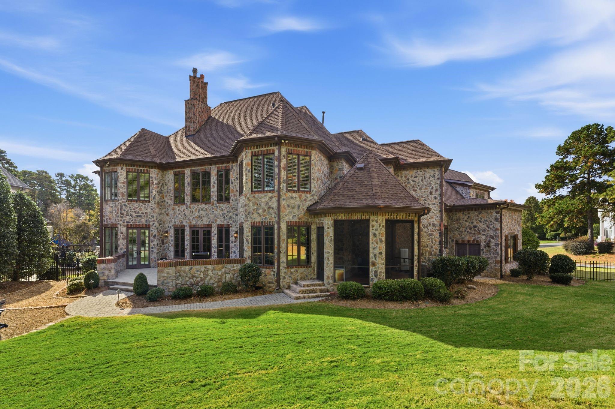 The Peninsula - Residential