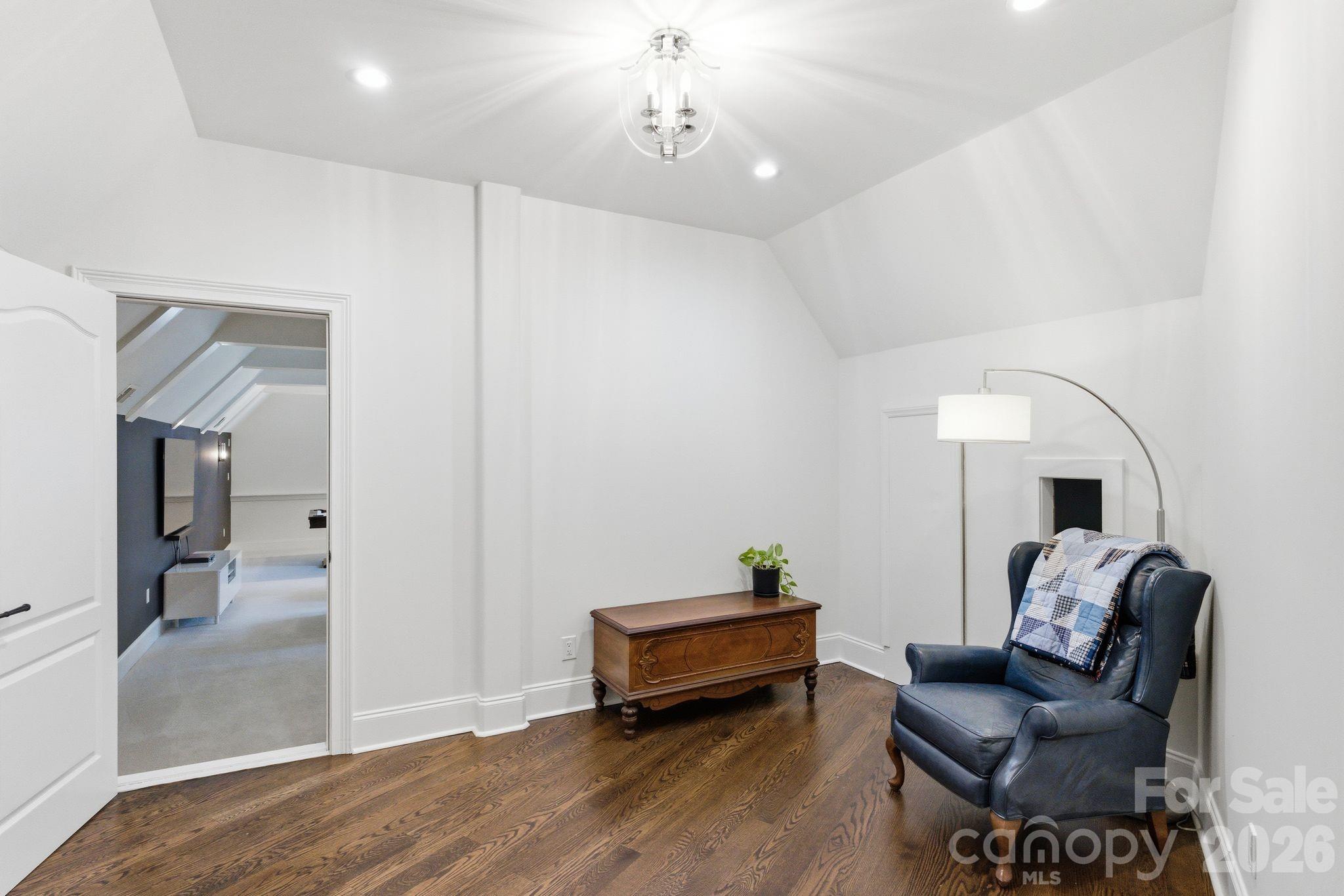 The Peninsula - Residential