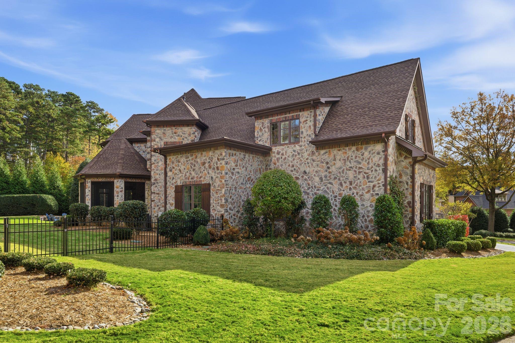 The Peninsula - Residential