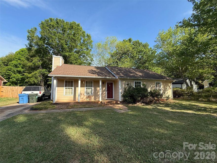 INVESTOR ALERT - VACANT - SOLD "AS-IS" "WHERE-IS" Prime location in Mint Hill on Cul-De-Sac. Lots of potential. Both the ROOF and AC appear to be in great shape and recently replaced. Looking for QUICK SALE. Seller has never lived in the property . VACANT 
Showings begin SATURDAY MAY 2nd - Property is in process of being cleaned out