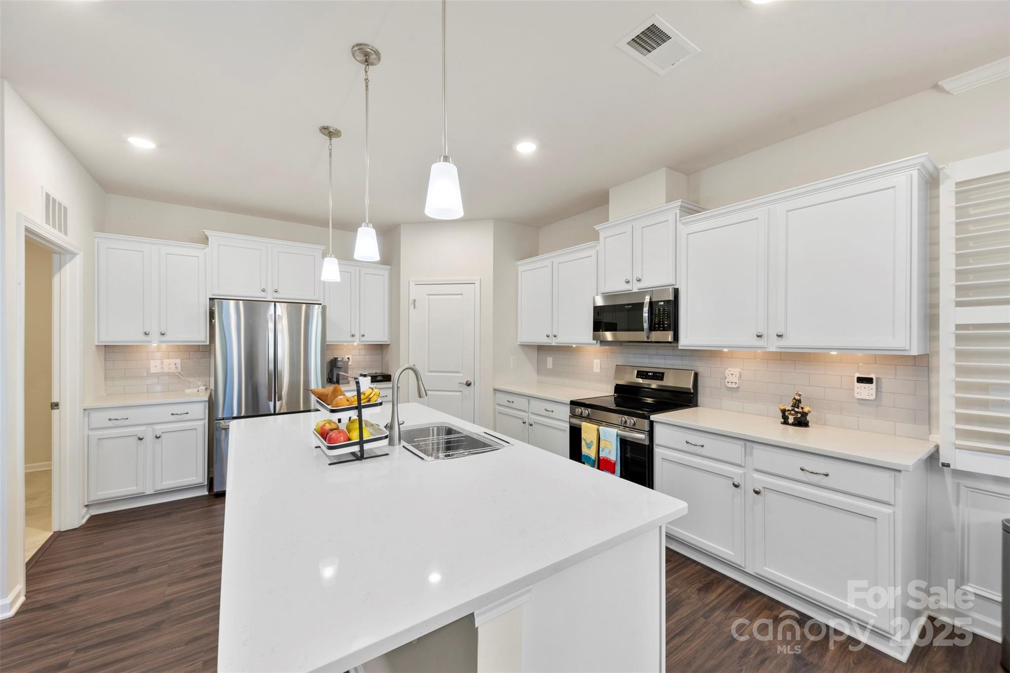 Imagery On Mtn Island - Residential