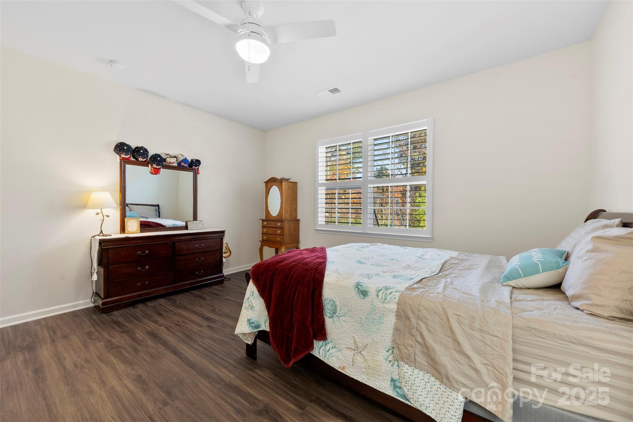 Imagery On Mtn Island - Residential