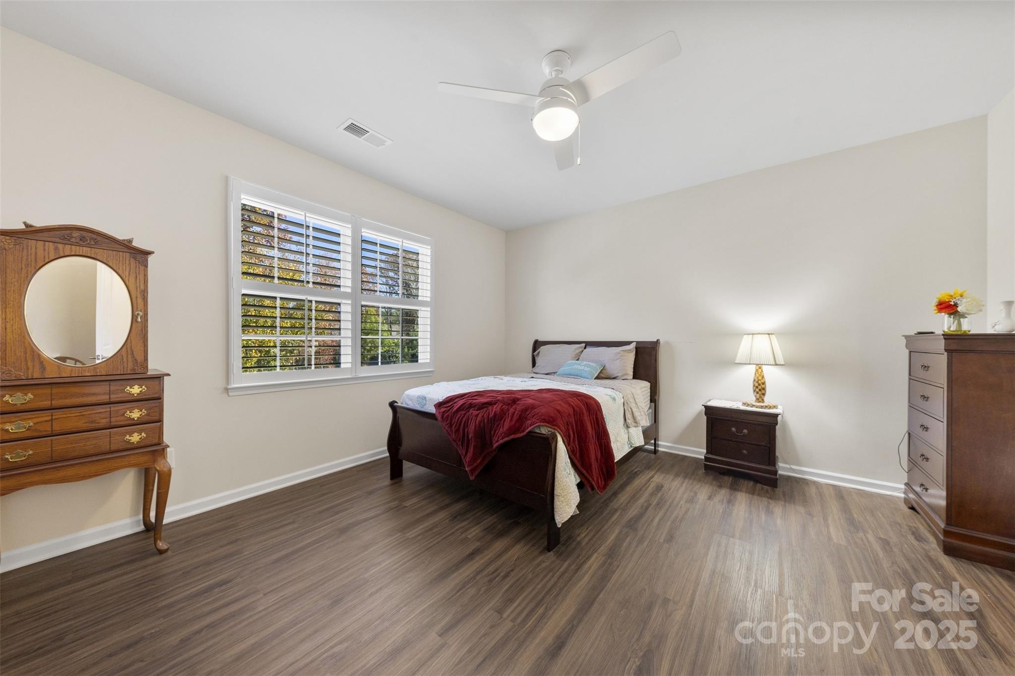 Imagery On Mtn Island - Residential