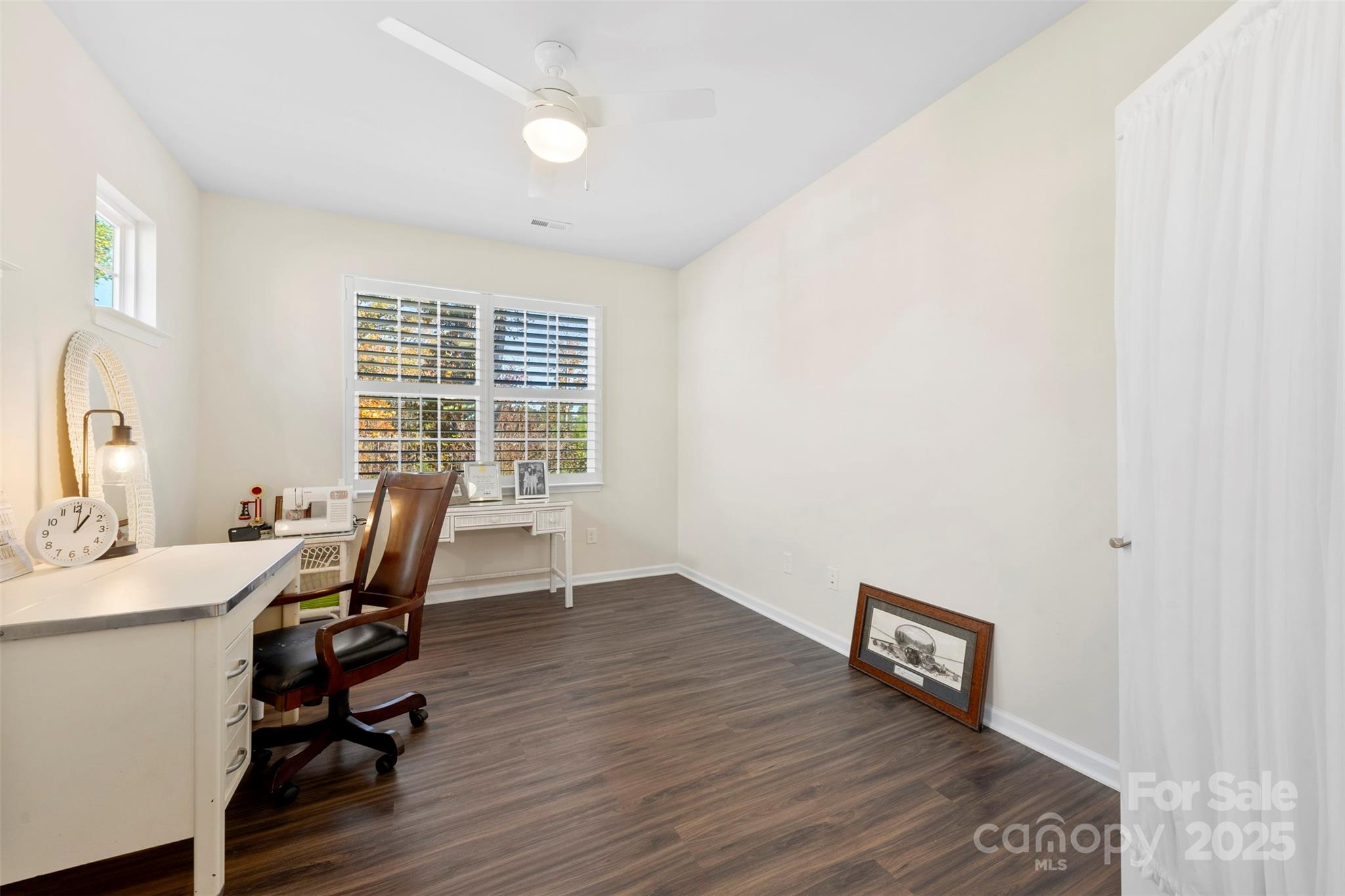 Imagery On Mtn Island - Residential