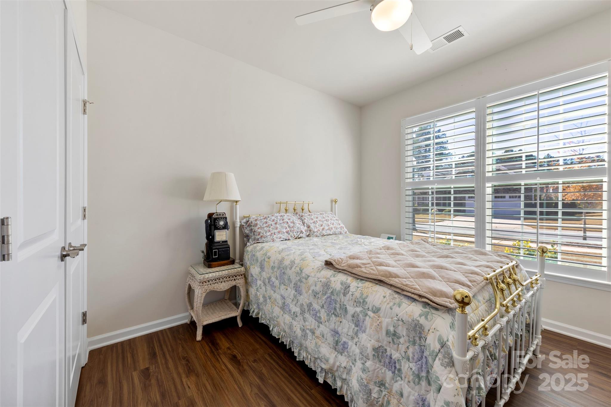 Imagery On Mtn Island - Residential