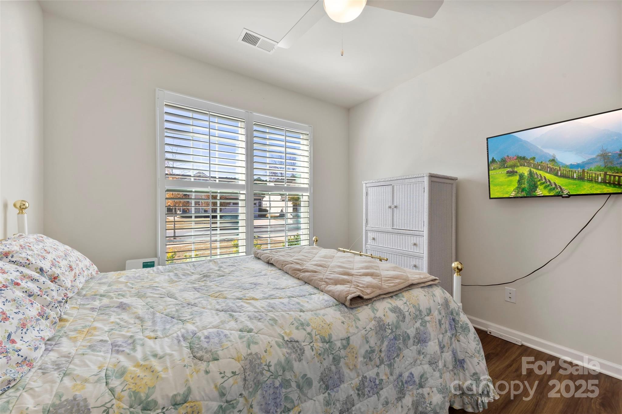 Imagery On Mtn Island - Residential
