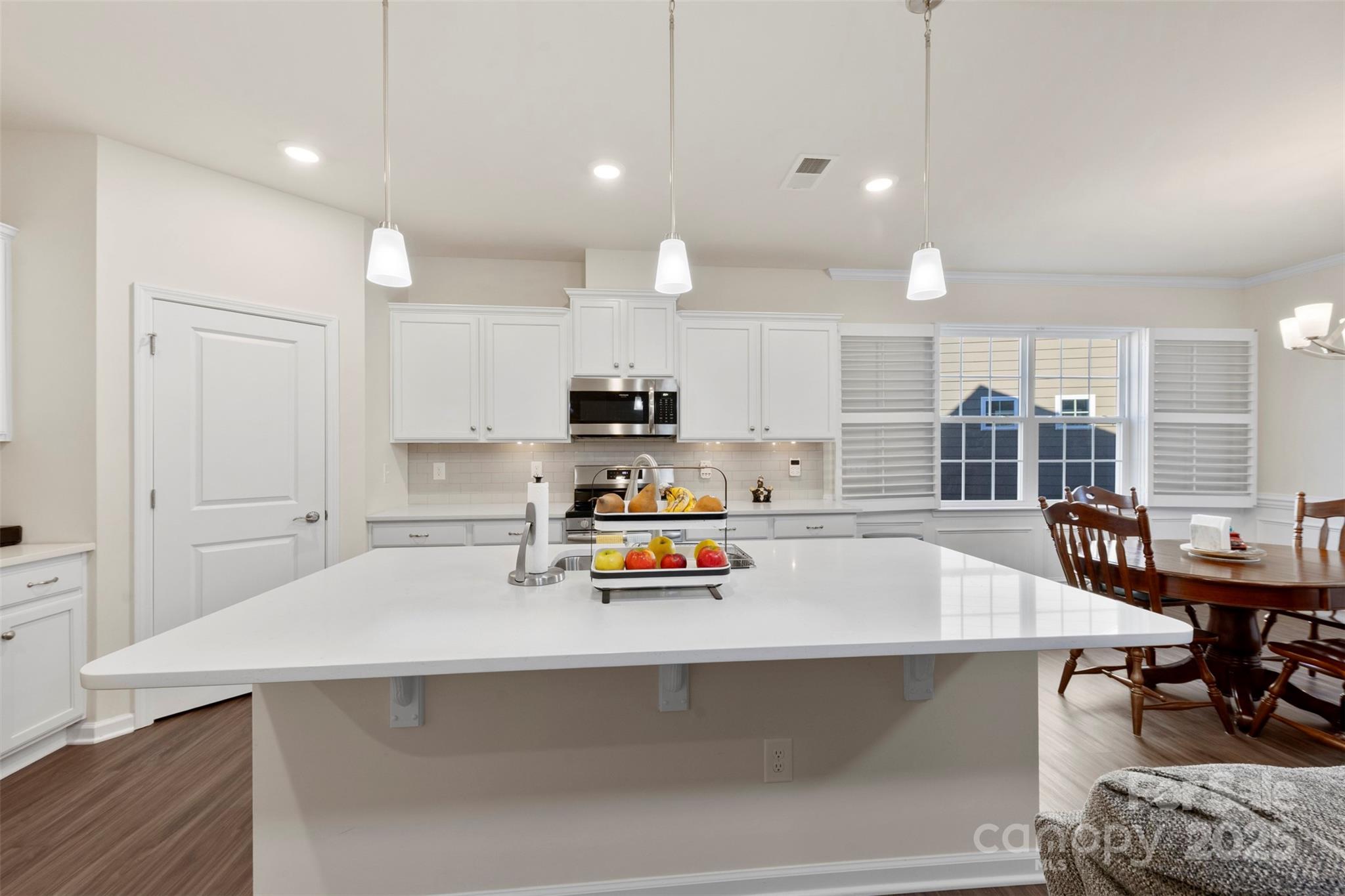 Imagery On Mtn Island - Residential