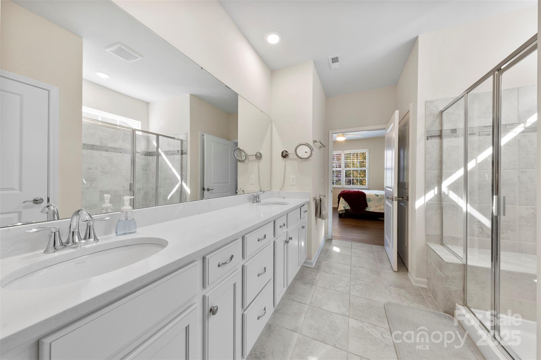 Imagery On Mtn Island - Residential