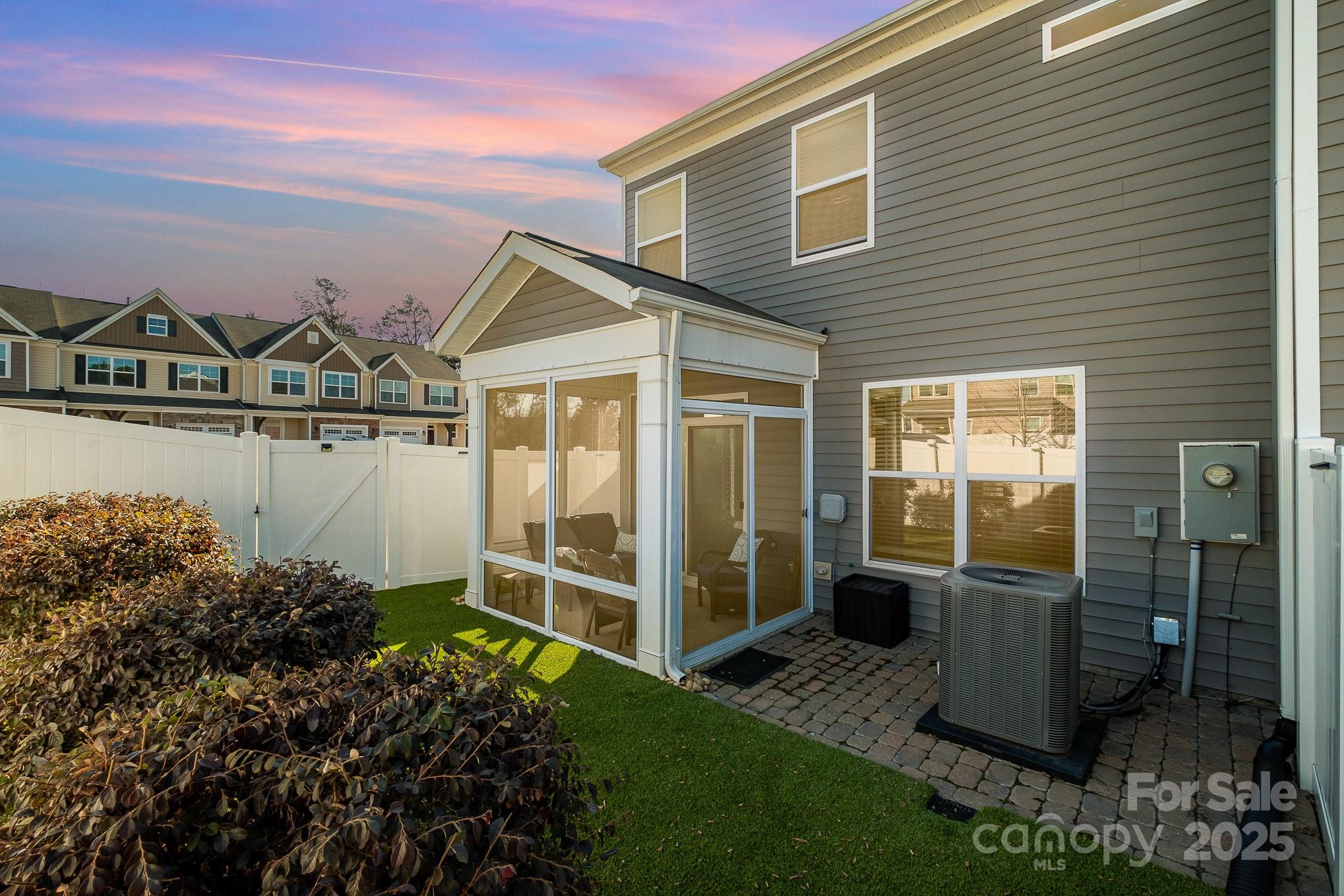 Savannah Townhomes - Residential