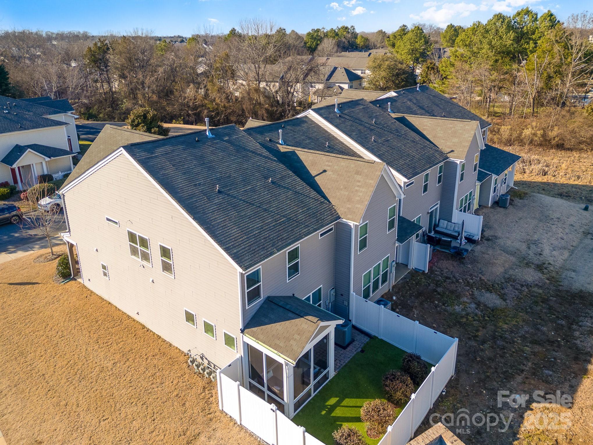 Savannah Townhomes - Residential