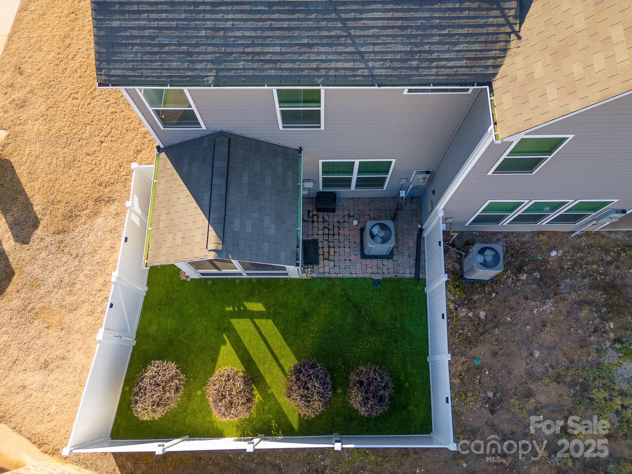 Savannah Townhomes - Residential