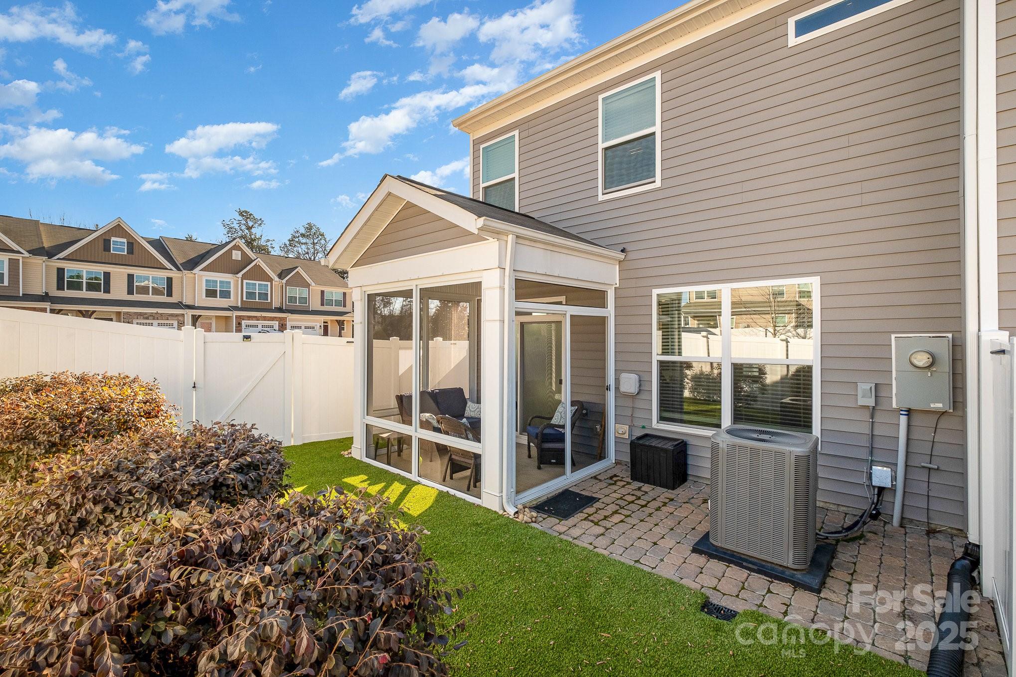 Savannah Townhomes - Residential