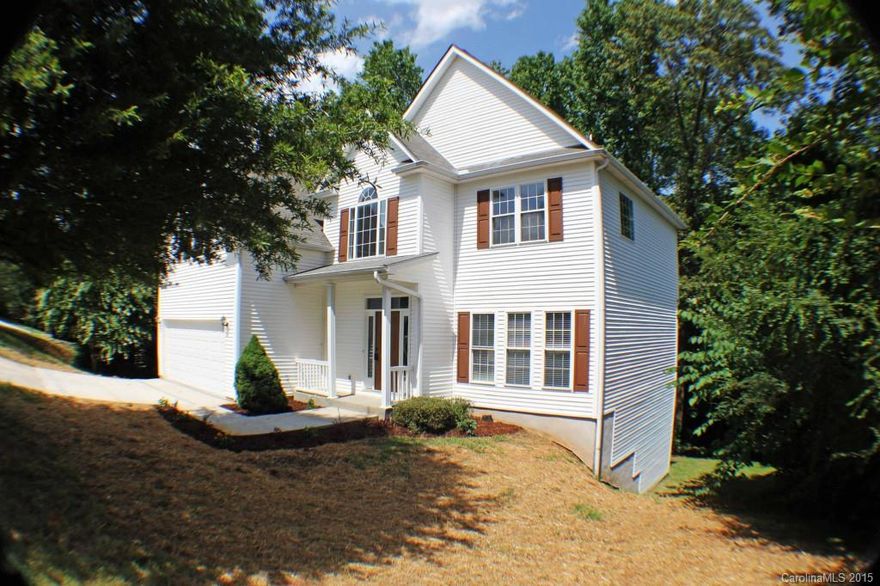 Completely remodeled 3-story (w/Basement), Hardwoods, Stainless Steel Appl, Granite Countertop, Built-in in Living, Brand new bathrooms, paint throughout, all new fixtures.  This house shows like a 3000 SF home because of the open floor plan.  Beautiful view of creek in rear of property.  Master Bedroom has tray ceilings and views of creek also.  Basement is LARGE and ready for conversion.  Located in beautiful Regent Park (Keswick Community) Amenities incl; Tennis, Pool, Golf.