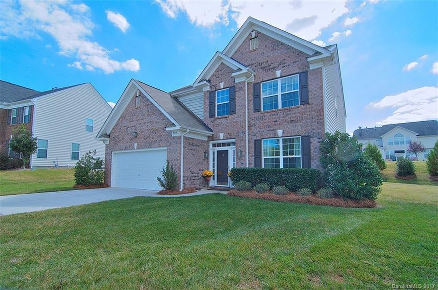 So pretty!  You will not believe all of the house you get for the price - CUL-DE-SAC, Large BONUS/LOFT, Bedroom and FULL bath on first floor, OPEN-CONCEPT great room with large kitchen and living space. This home has 3 full bathrooms and FIVE BEDROOMs plus an additional bonus room! Granite and stainless, extended height cabinets, wood and ceramic floors, an OVERSIZED LOT, tray ceiling, beadboard, double vanities, and so much more!