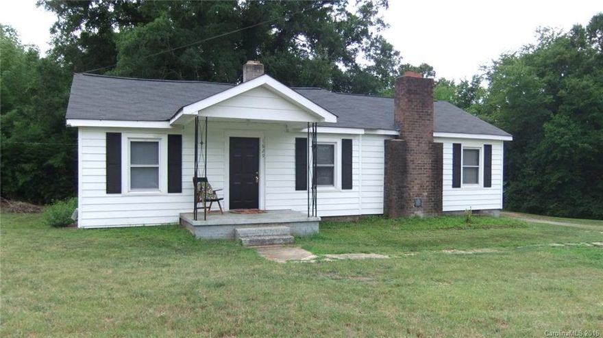 2 Bedroom, 2 Bath, Additional room has a closet but no window & could be used as a bedroom. Updated Baths with Ceramic tile, new toilet, new sink, Large Family room with wood-burning fireplace open to kitchen, Professionally Cleaned, on 1 Acre, Water & Lawn Maintenance included. Excellent Fort Mill Schools,near I-77.  No Smokers in or outside, Prefer No Pets, Good Credit ONLY. Available now.