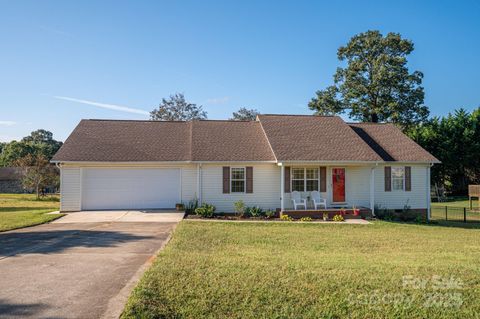 Photo of 1371 Millrace Drive, Conover, NC 28613 (MLS # 4303255)