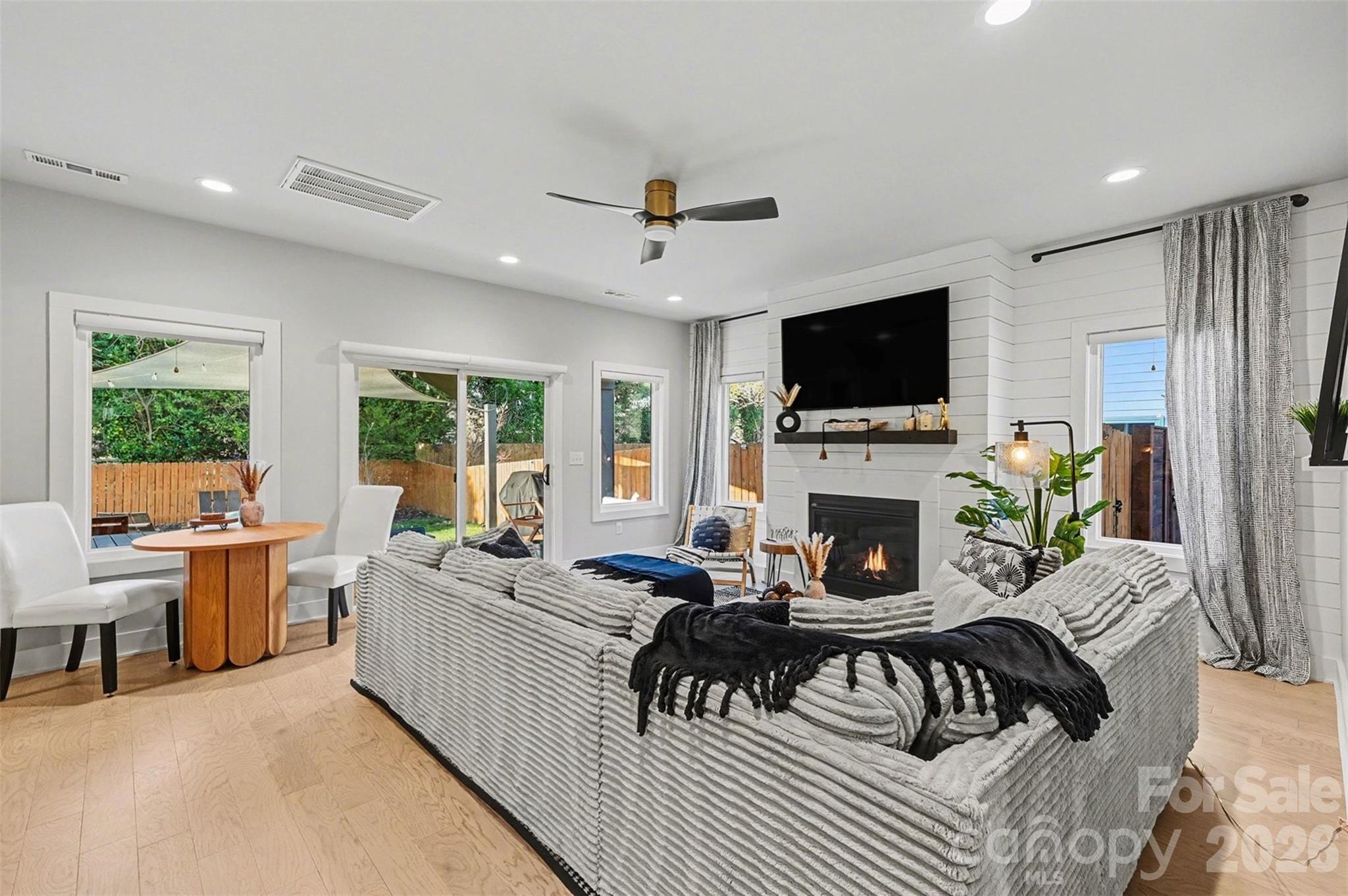 Lake Mist - Residential