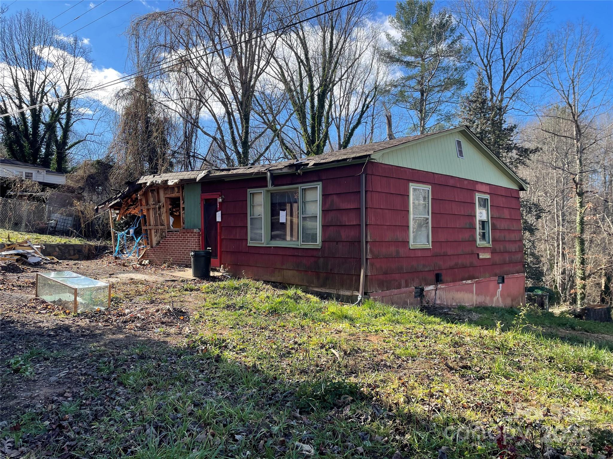 819 Montclair Circle NW