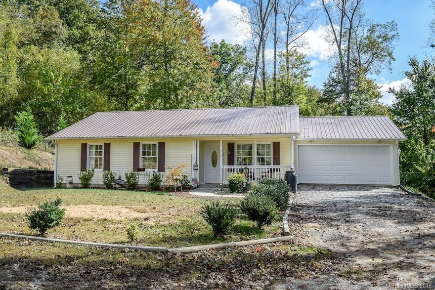 Well maintained ranch close to historic downtown Hendersonville. Private setting at the end of the street. Level lot with a great back yard. Vaulted family room with laminate wood floors in family room and dining area. Walk in closet and private bath in master. Home has a metal roof, vinyl siding, and was built in 2007.