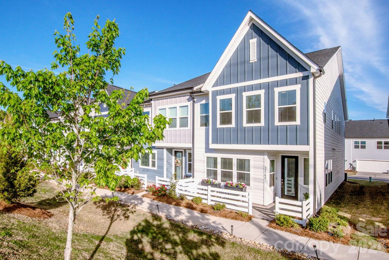 Beautiful Light filled townhome