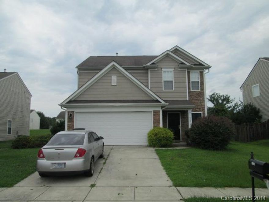 Spacious 3 bedroom, 2.5 bath home in Avery Glen w/ open floor plan. Large, fully equipped kitchen w/ breakfast bar & tons of cabinet space. Spacious family room w/ gaslogs fireplace, TV niche & ceiling fan. Huge master suite w/ vaulted ceiling, ceiling fan, walk-in closet, full private bath w/ dual vanity sinks, garden tub & separate shower. 2nd floor Laundry room w/ furnished washer & dryer. Nice rear yard with patio.