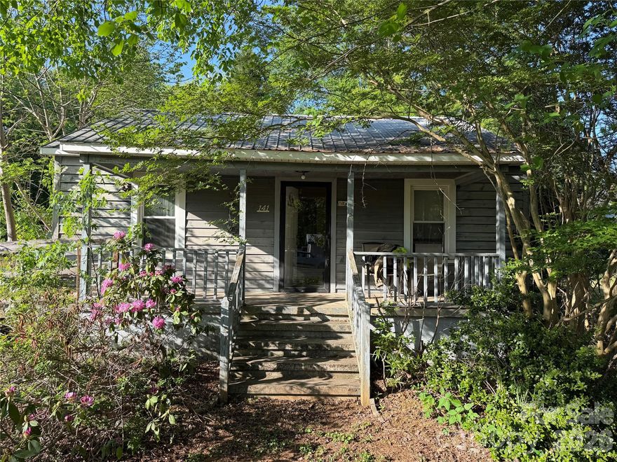 This 3 bed 1 bath home needs a little cosmetic updating and  is the perfect fixer upper! Property being sold AS-IS. Buyers’ due diligence is required & advised.