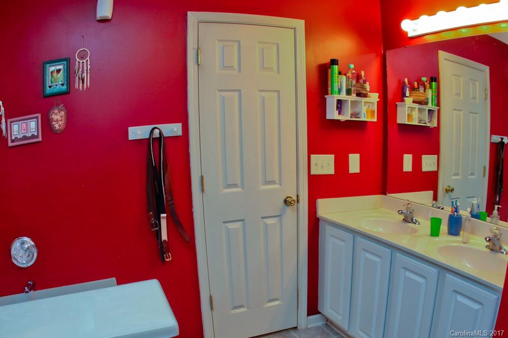 Oaks Of Broadway - Residential