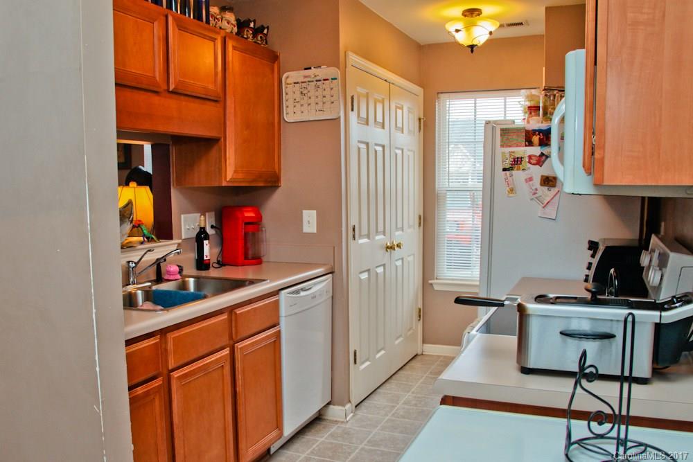 Oaks Of Broadway - Residential