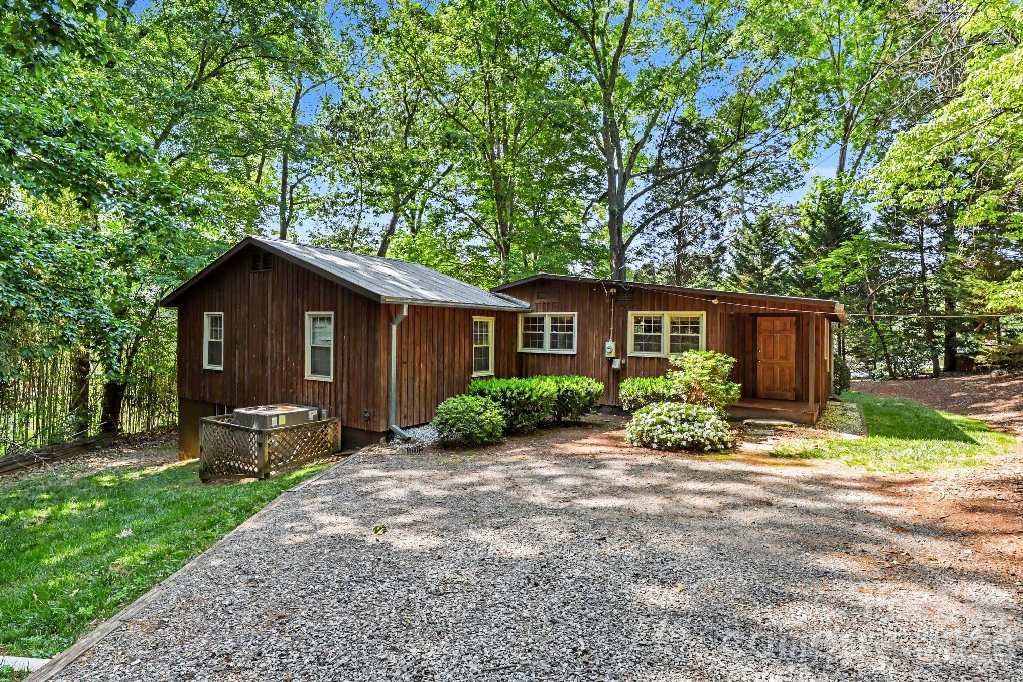 1589 Warf Road