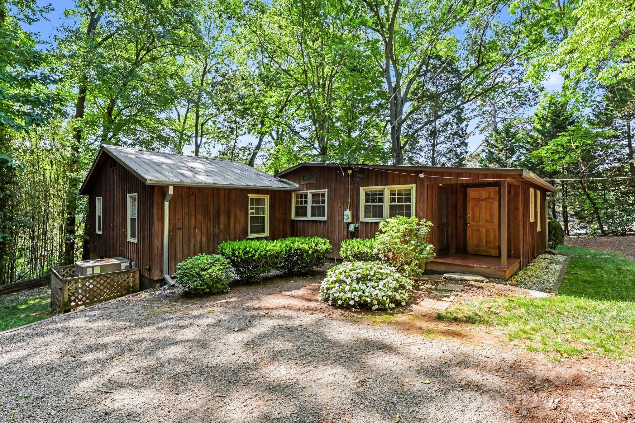1589 Warf Road