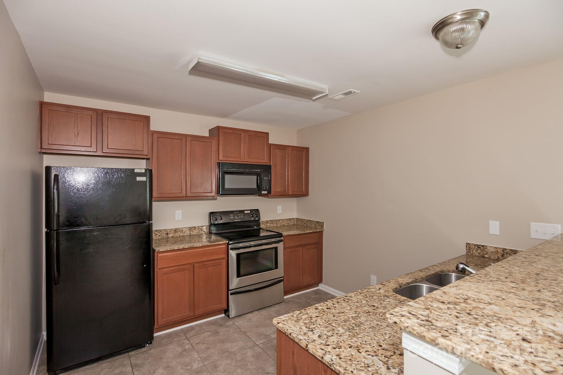 Lakewood Ridge - Residential Lease