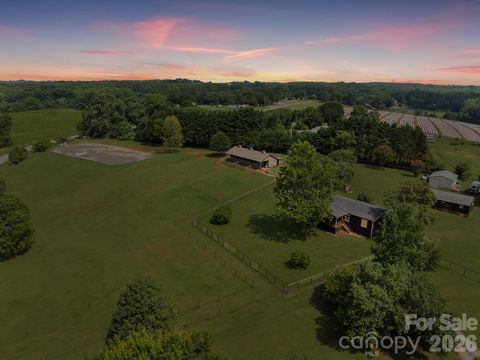 Photo of 1541 Sandy Springs Road, Rutherfordton, NC 28139 (MLS # 4400056)