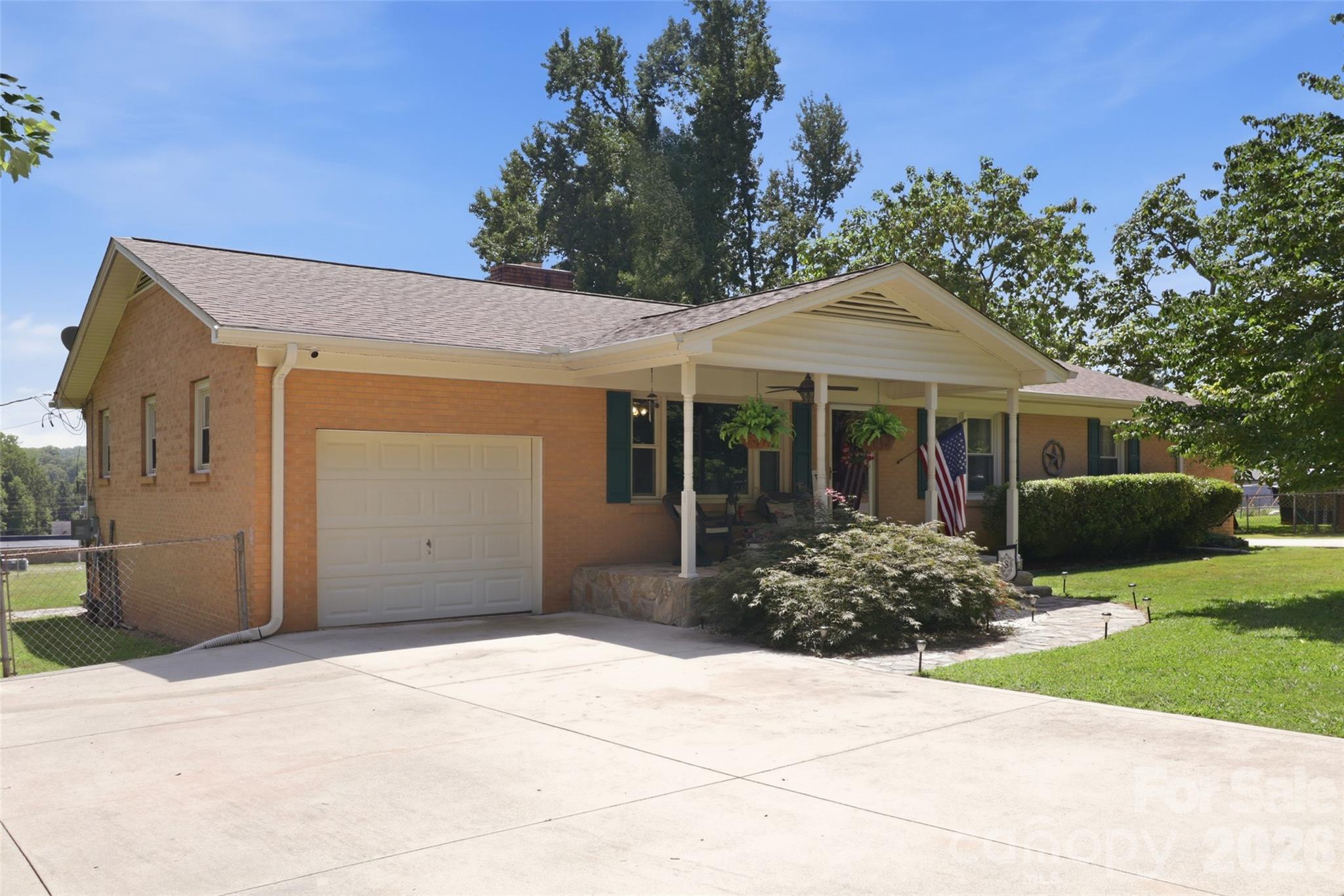 724 Hillcrest Drive