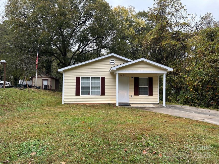 What a perfect starter home or investment oppurtunity. Discover this cozy 3 bedroom, 1 bath bungalow conveniently located near the vibrant FUSE District in Gastonia! This charming home features a spacious living room, three bedrooms, one bathroom, galley kitchen and dinning area.
