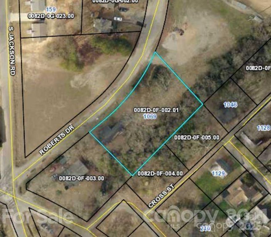 Perfect lot for a new home or maybe even a duplex. Minutes from the hospital, close to downtown.
This lot had a mobile home on the property many years ago, it was connected to water and sewer. Would need to contact county to get tap fee prices. Lots is level. A lot going in in Lancaster don't miss out!