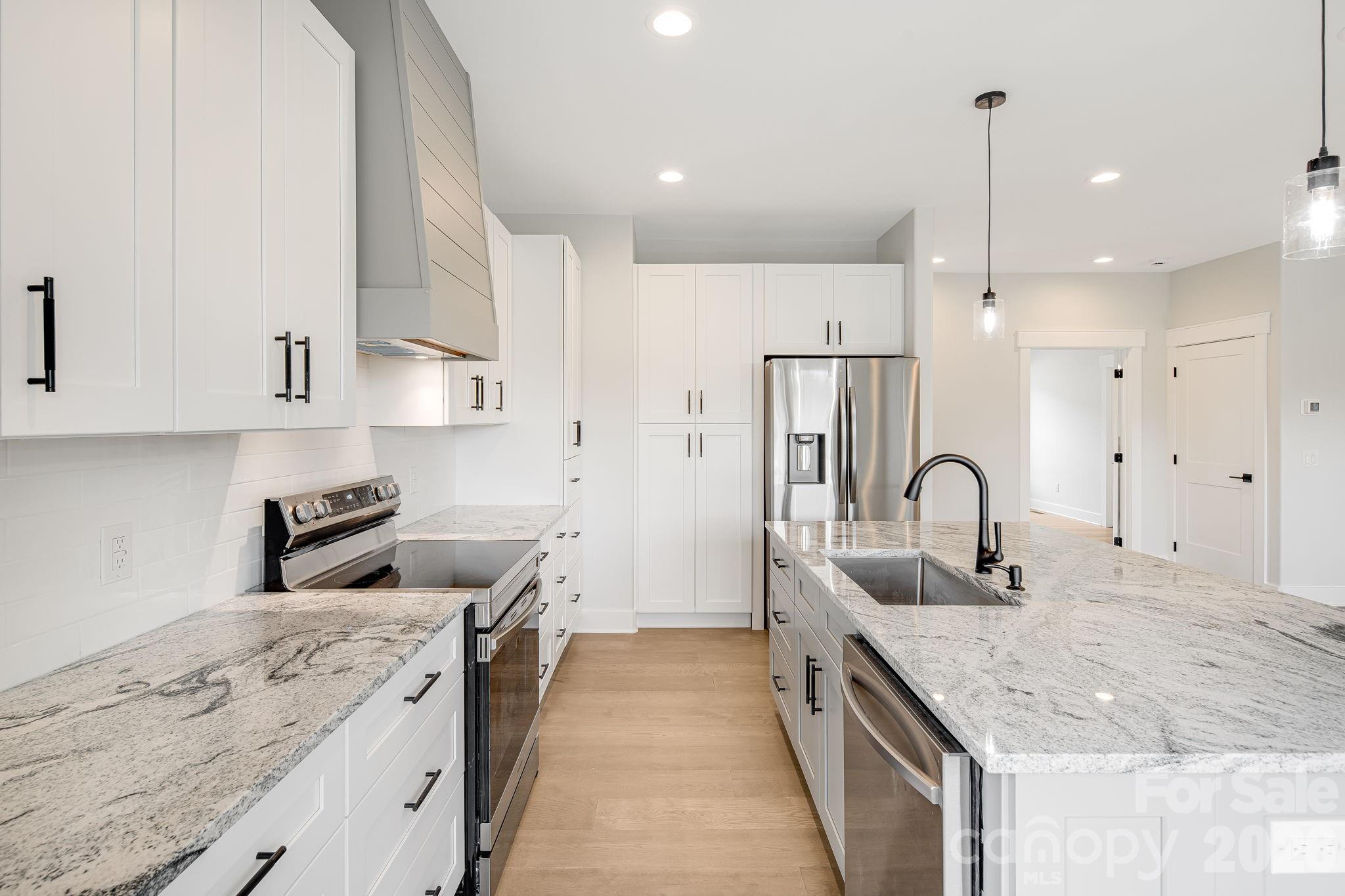 LONE LAUREL - Residential