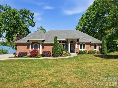 Photo of 154 Quail Hollow Drive, Kings Mountain, NC 28086 (MLS # 4371470)
