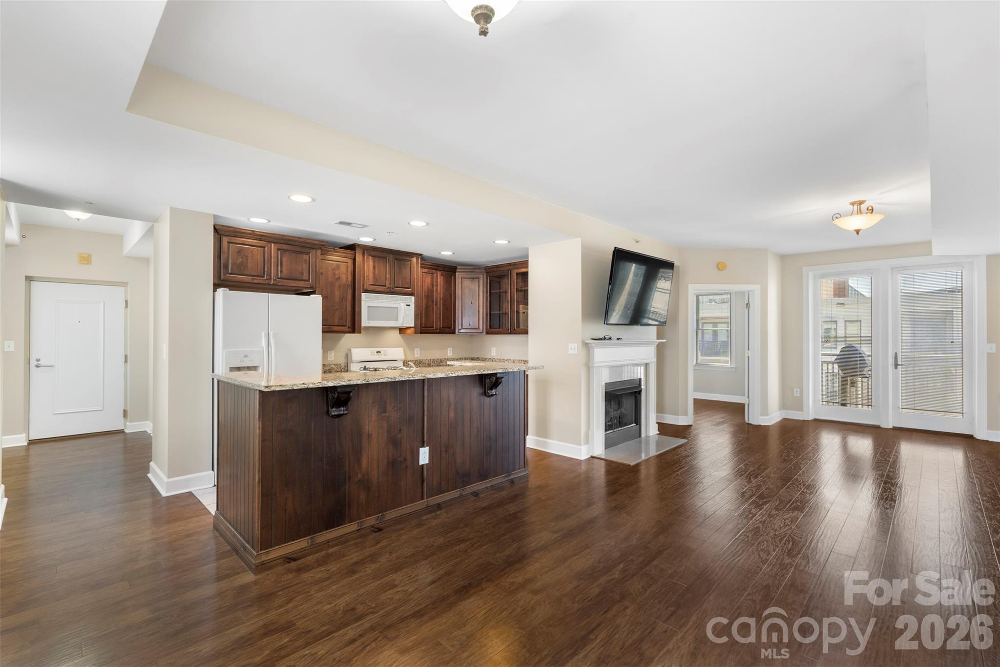 718 W Trade Street 801