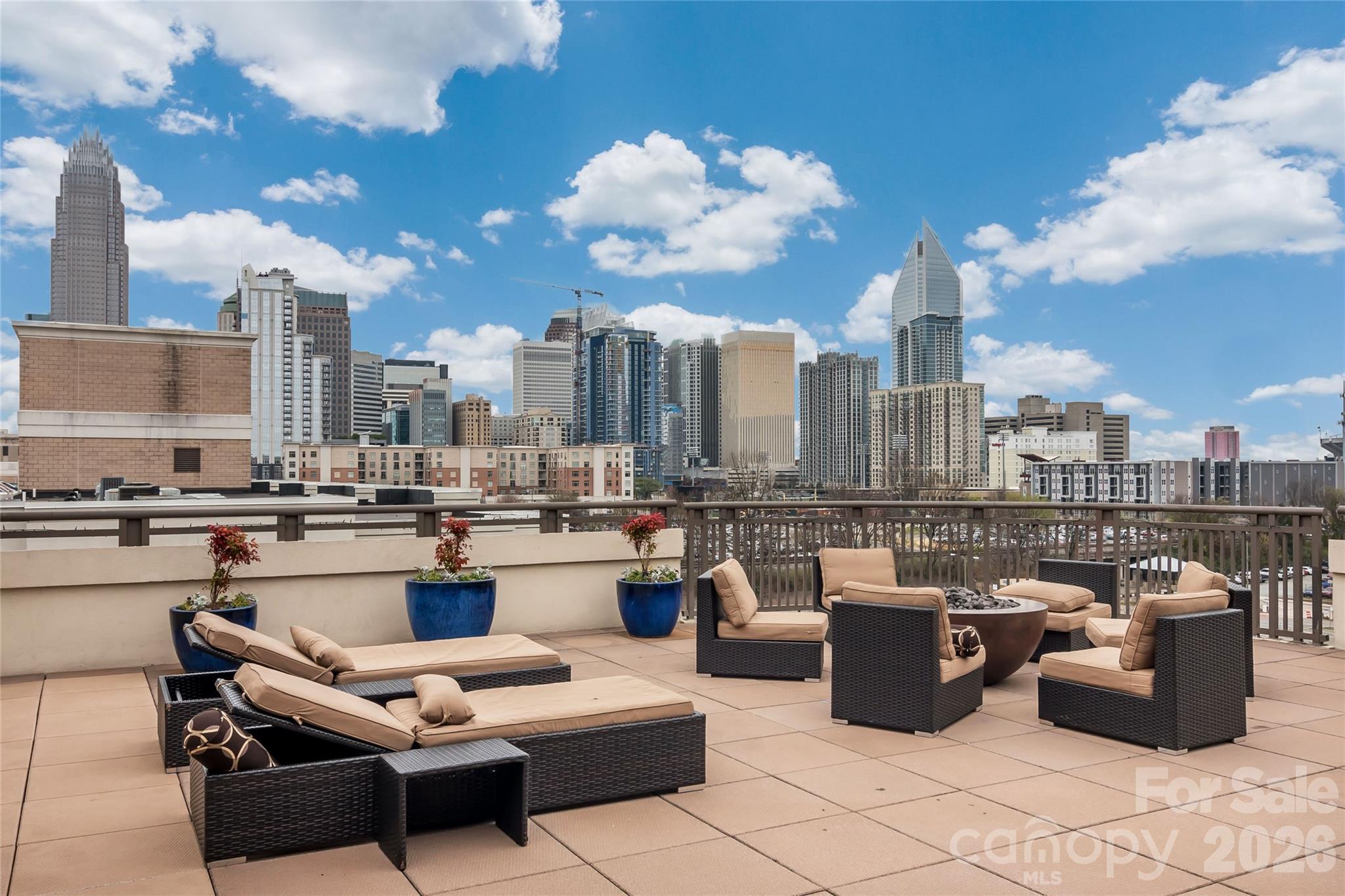 718 W Trade Street 801