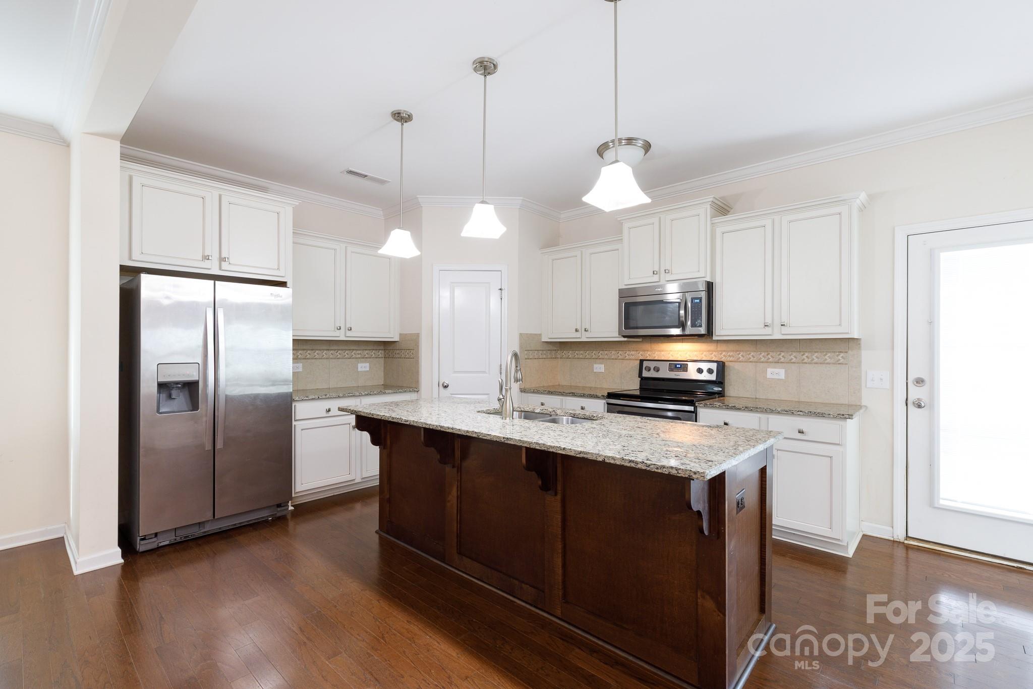 1148 Bannockburn Avenue