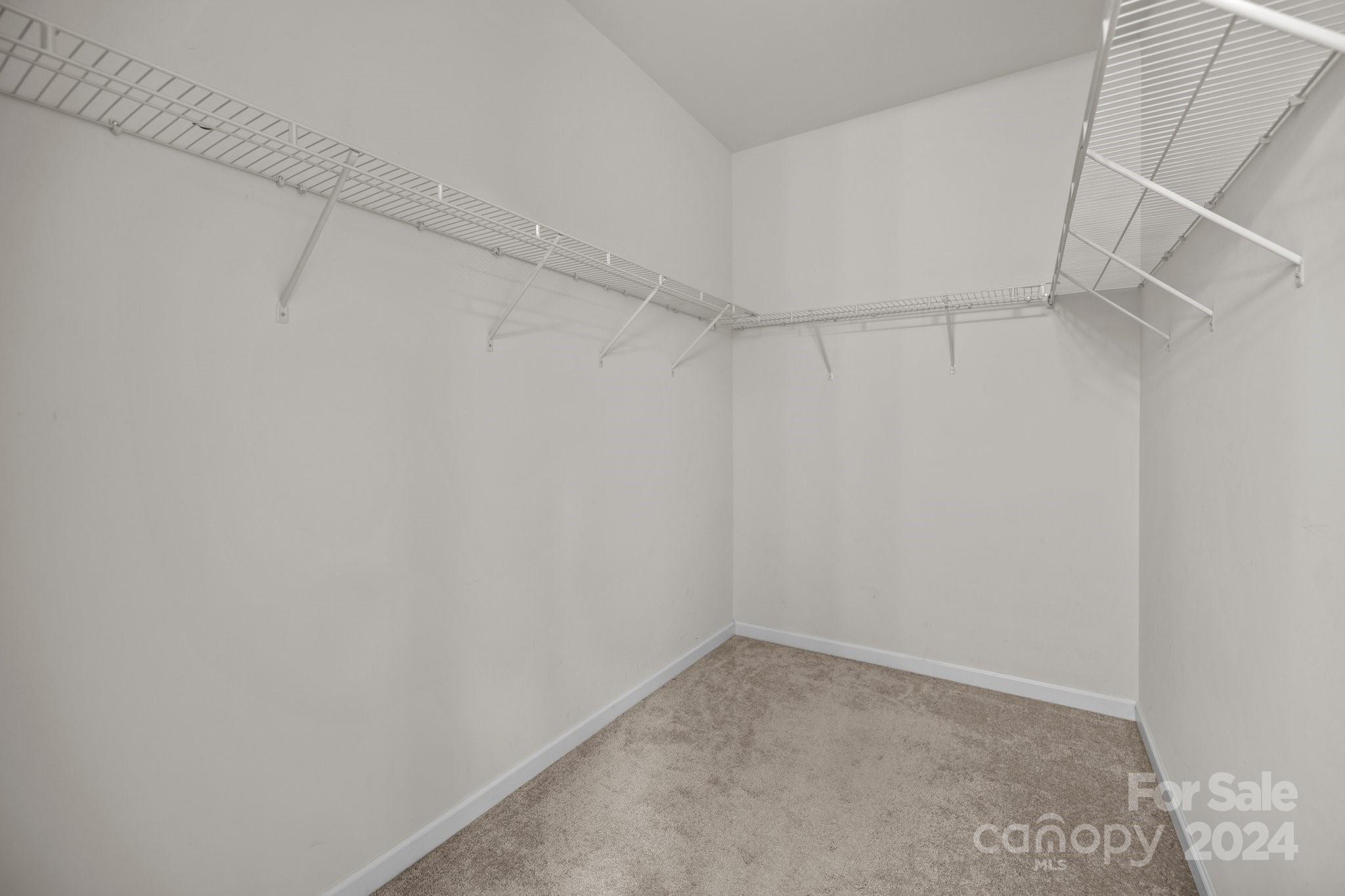 Ellis Pond - Residential