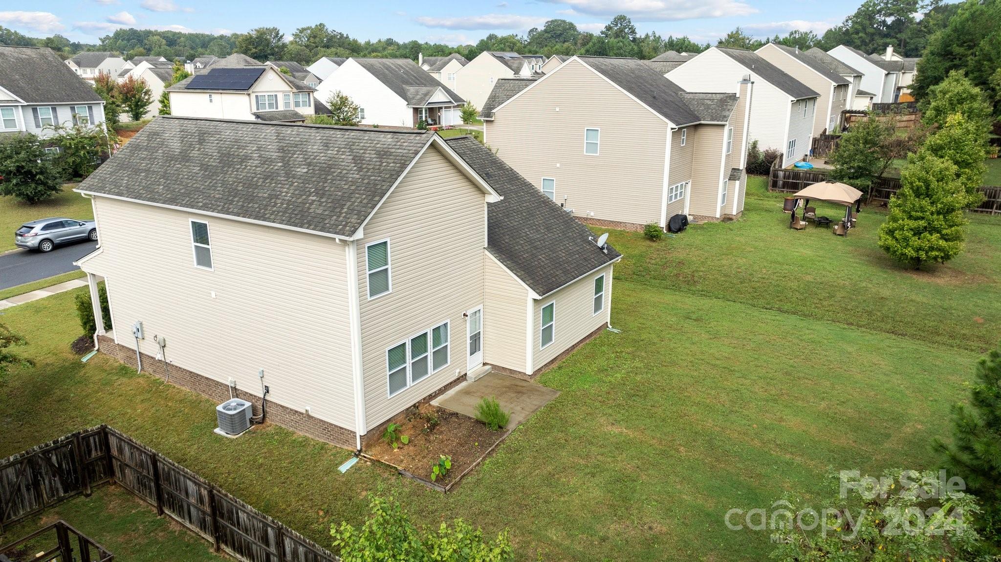 Ellis Pond - Residential