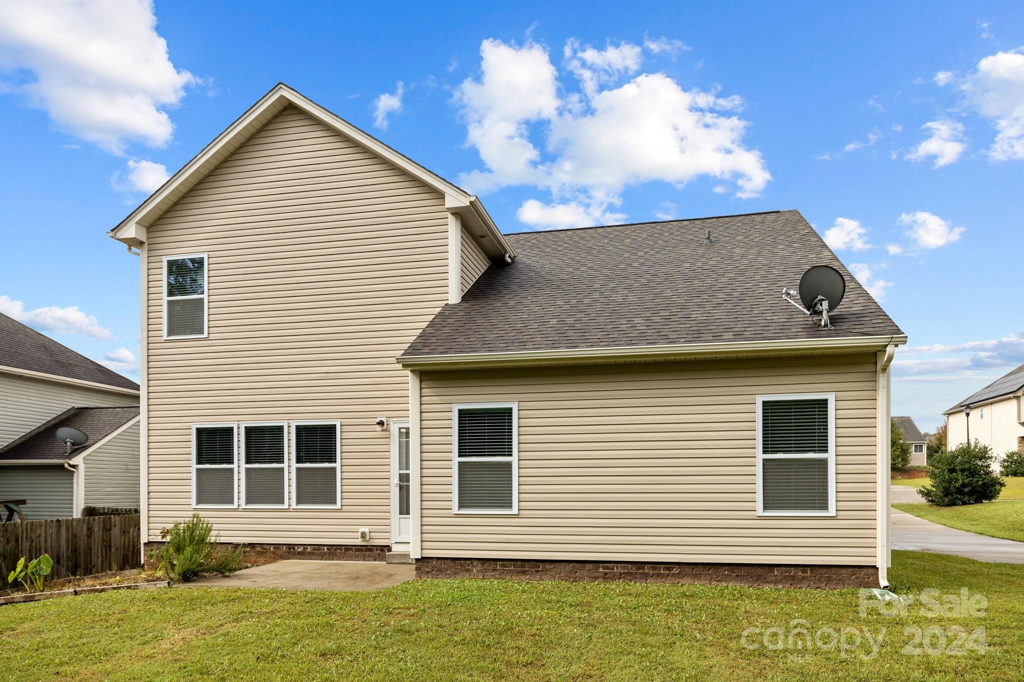 Ellis Pond - Residential