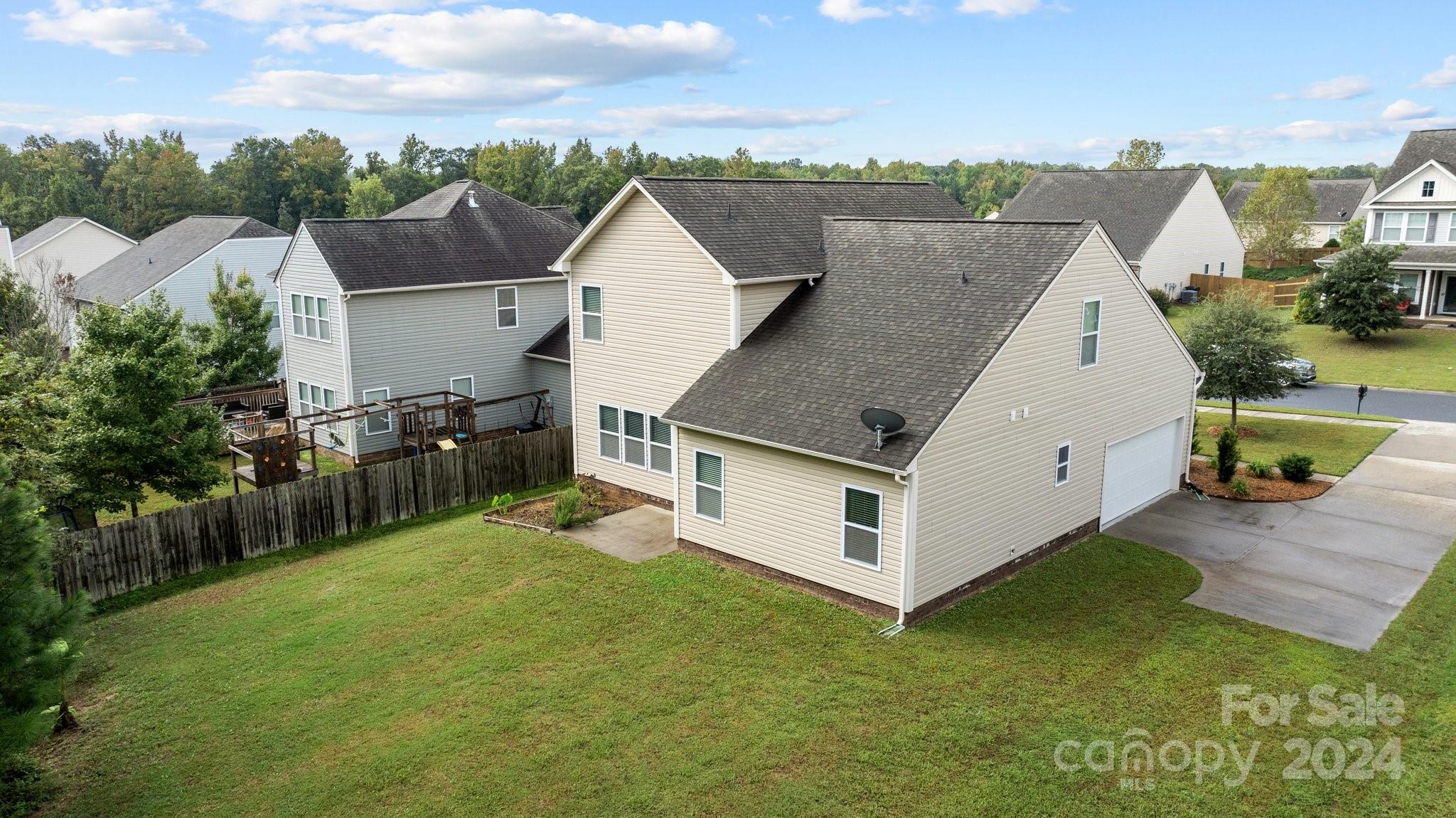 Ellis Pond - Residential