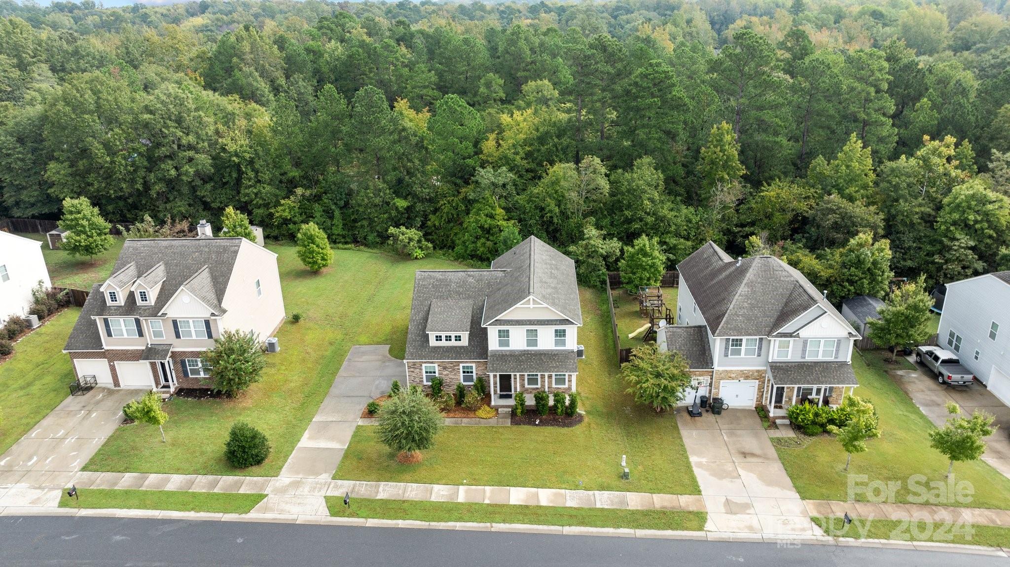 Ellis Pond - Residential