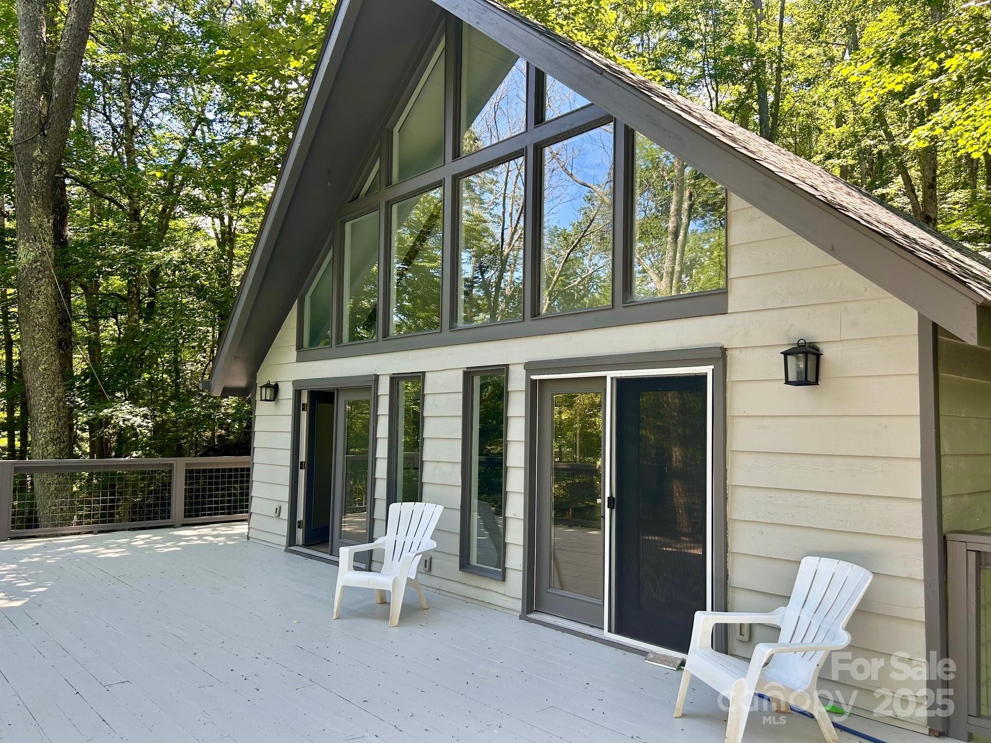 975 Hillside Drive