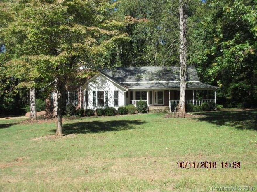 Brick home on wonderful corner lot with many hardwood trees. Close to schools and shopping. Split bedroom
plan. Huge master bath. Fantastic front wrap around front porch. Property must be listed on the MLS system a minimum of 8 days before any offer is negotiated or accepted.