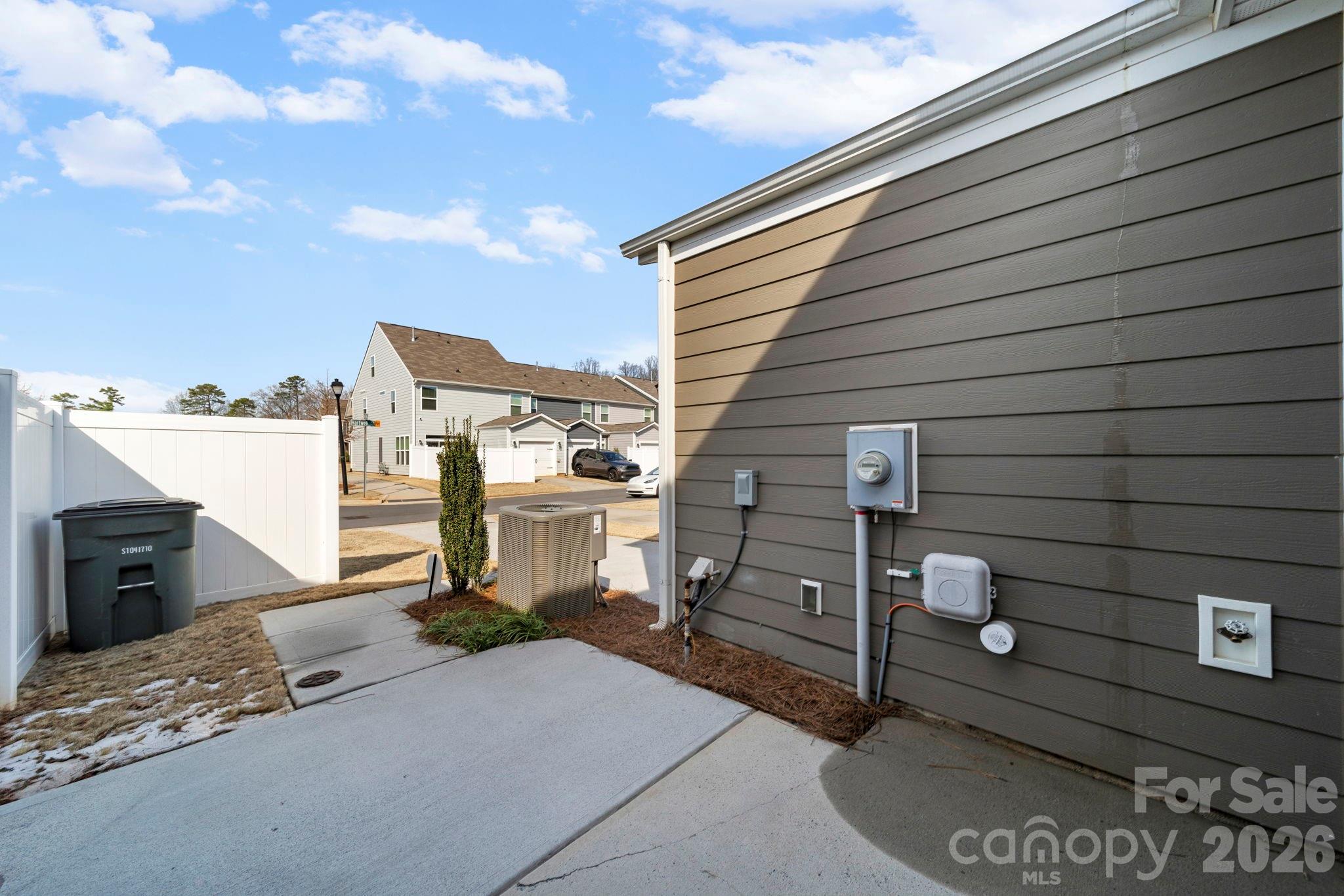 The Enclave at Davis Lake - Residential