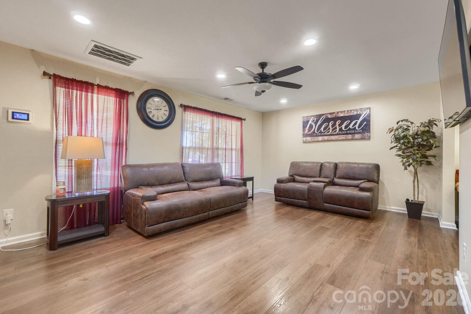 1605 Crandon Drive