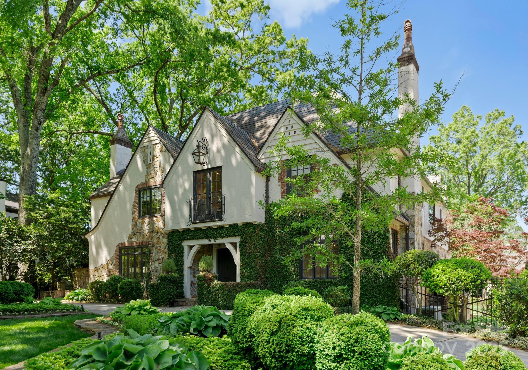 1550 Queens Road W